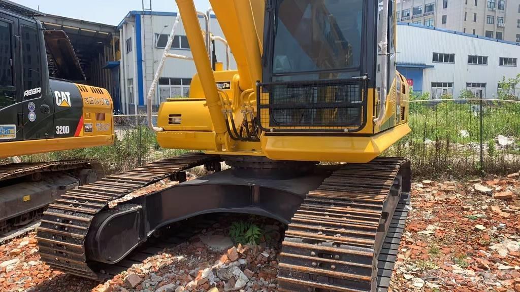 Komatsu PC210 Vikšriniai ekskavatoriai