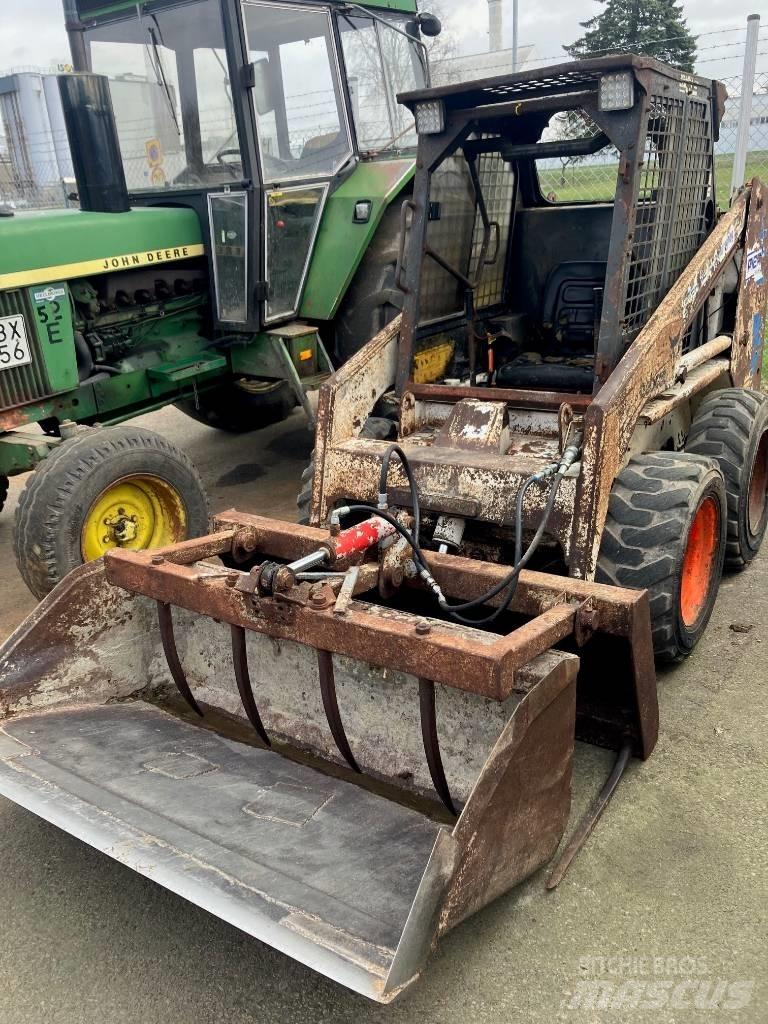 Bobcat 743 Krautuvai su šoniniu pasukimu