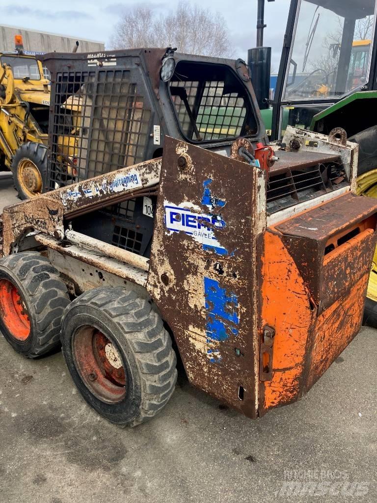 Bobcat 743 Krautuvai su šoniniu pasukimu