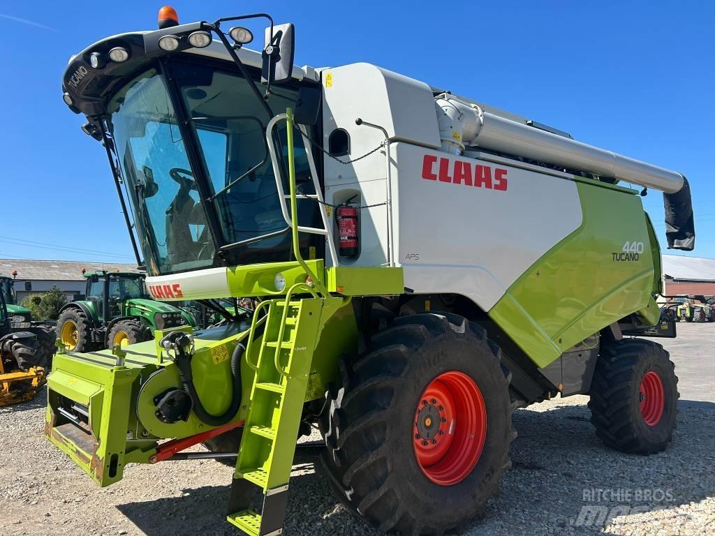 CLAAS Tucano 440 Derliaus nuėmimo kombainai