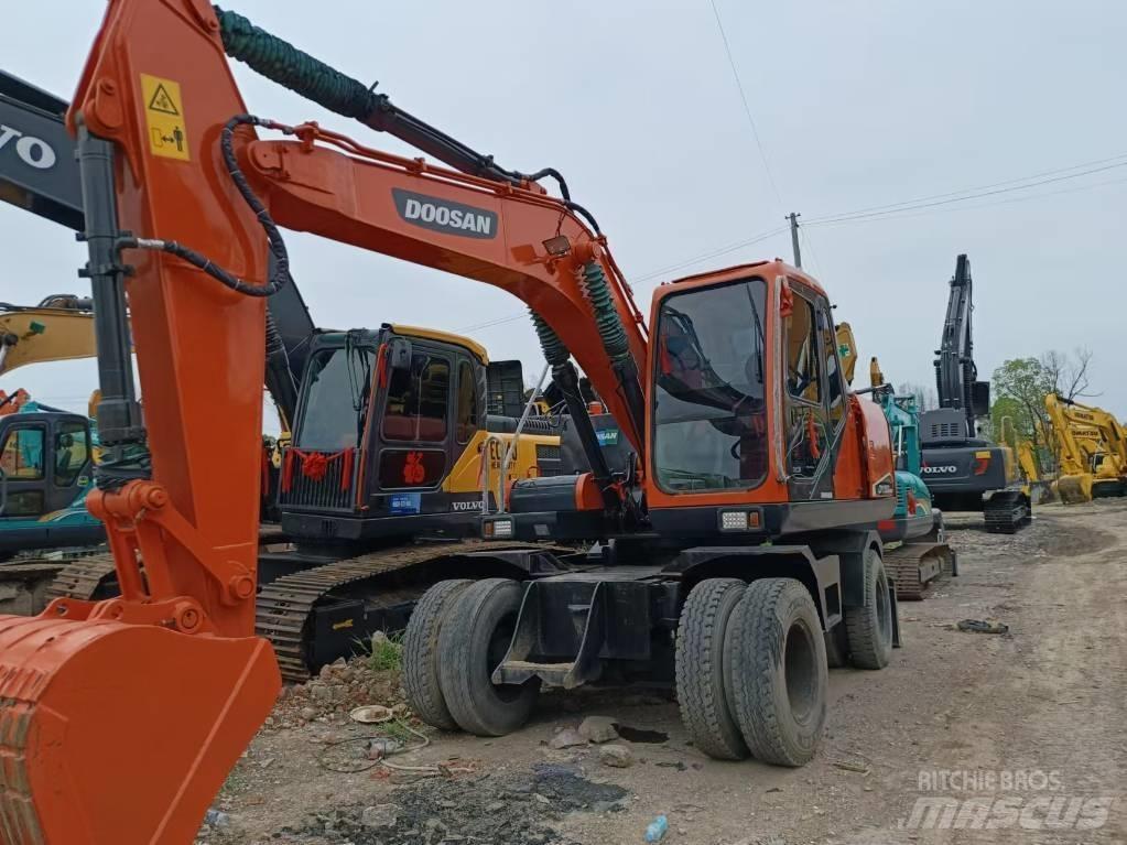 Doosan 150 W-7 Ratiniai ekskavatoriai