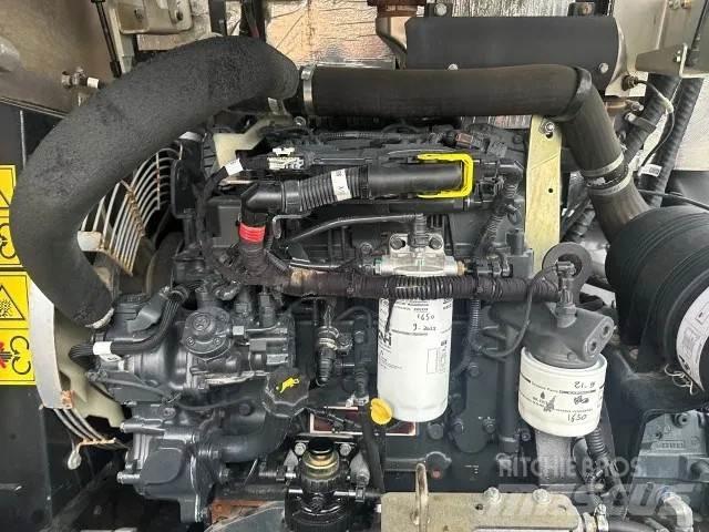 New Holland W80C Naudoti ratiniai krautuvai