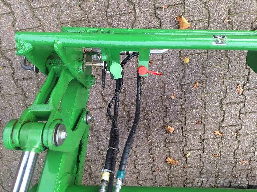 John Deere 5075M Traktoriai