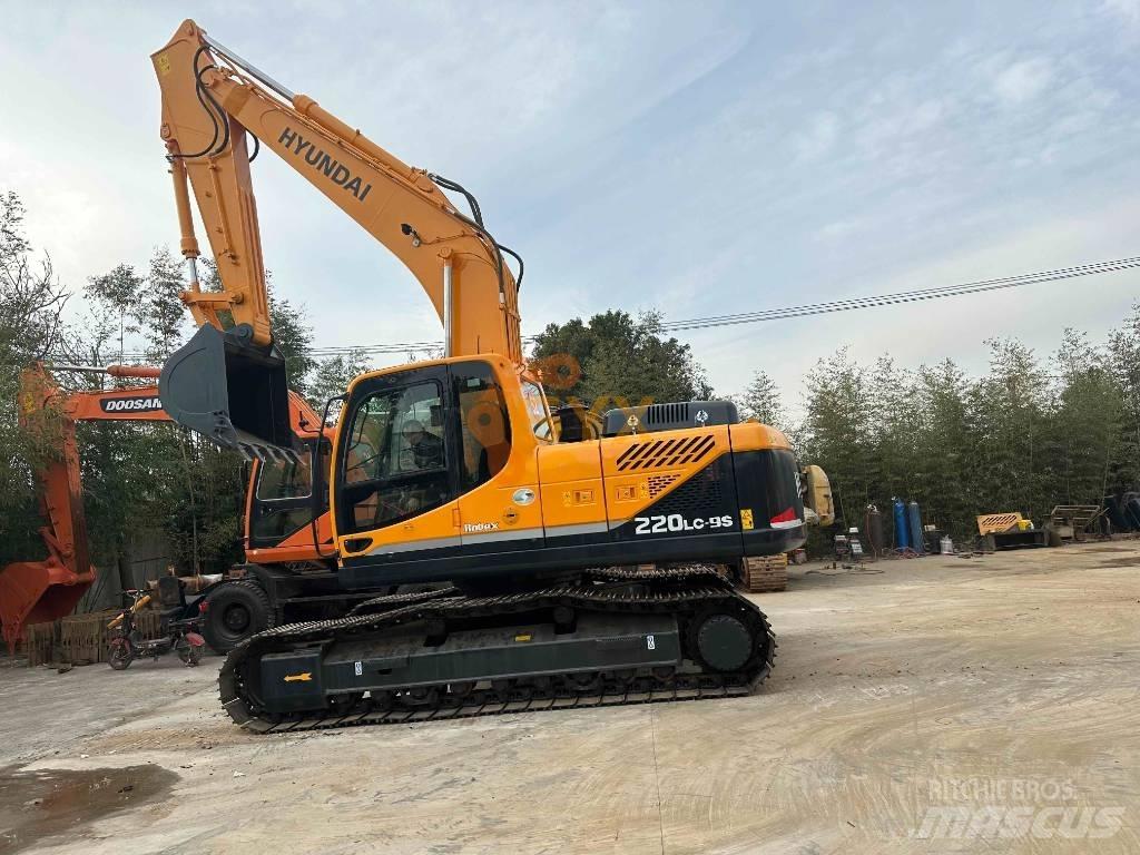 Hyundai R220 Vikšriniai ekskavatoriai