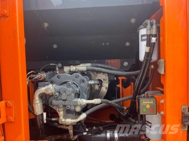 Doosan DX 140 LC-3 Vikšriniai ekskavatoriai