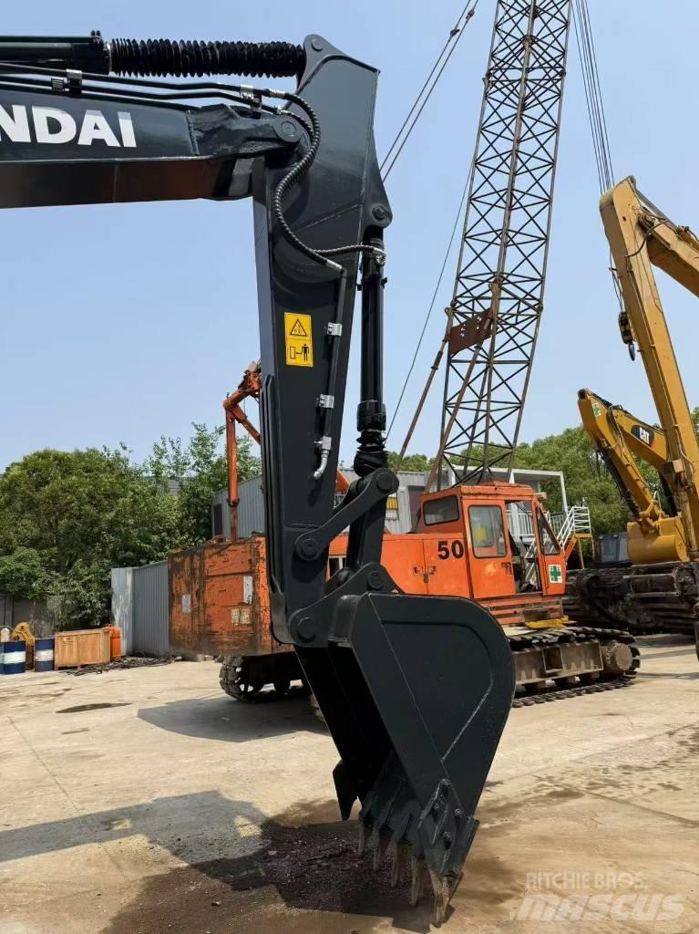 Hyundai R220LC-9S Vidutinės galios ekskavatoriai 7-12 t