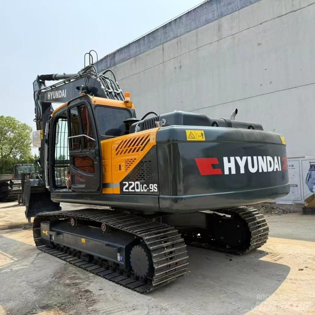 Hyundai R220LC-9S Vidutinės galios ekskavatoriai 7-12 t