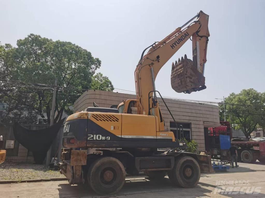 Hyundai R210W-9 Ratiniai ekskavatoriai