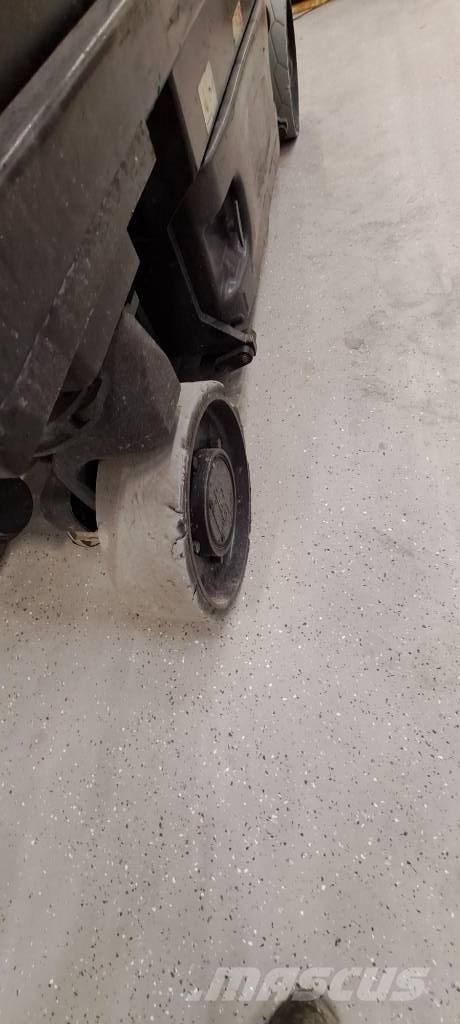 JLG 2630 ES Žirkliniai keltuvai