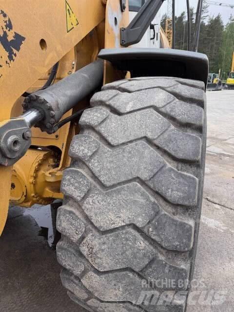 Liebherr L 566 Naudoti ratiniai krautuvai