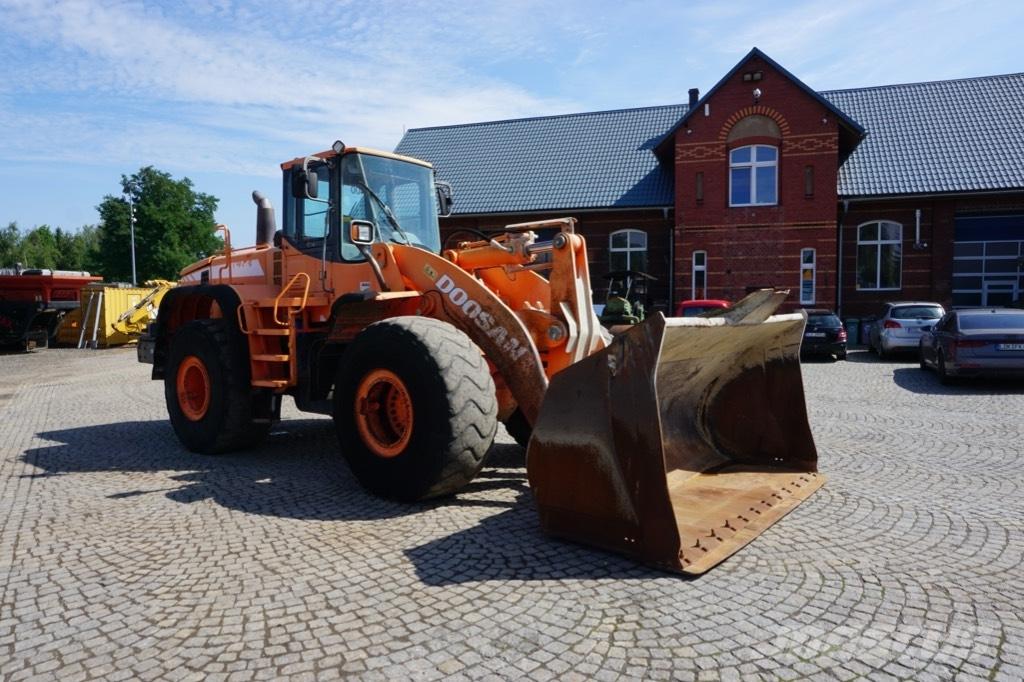 Doosan DL 400 Naudoti ratiniai krautuvai