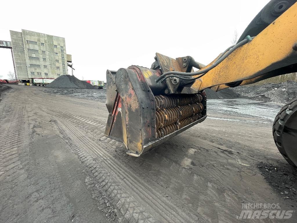 Liebherr L 580 Naudoti ratiniai krautuvai