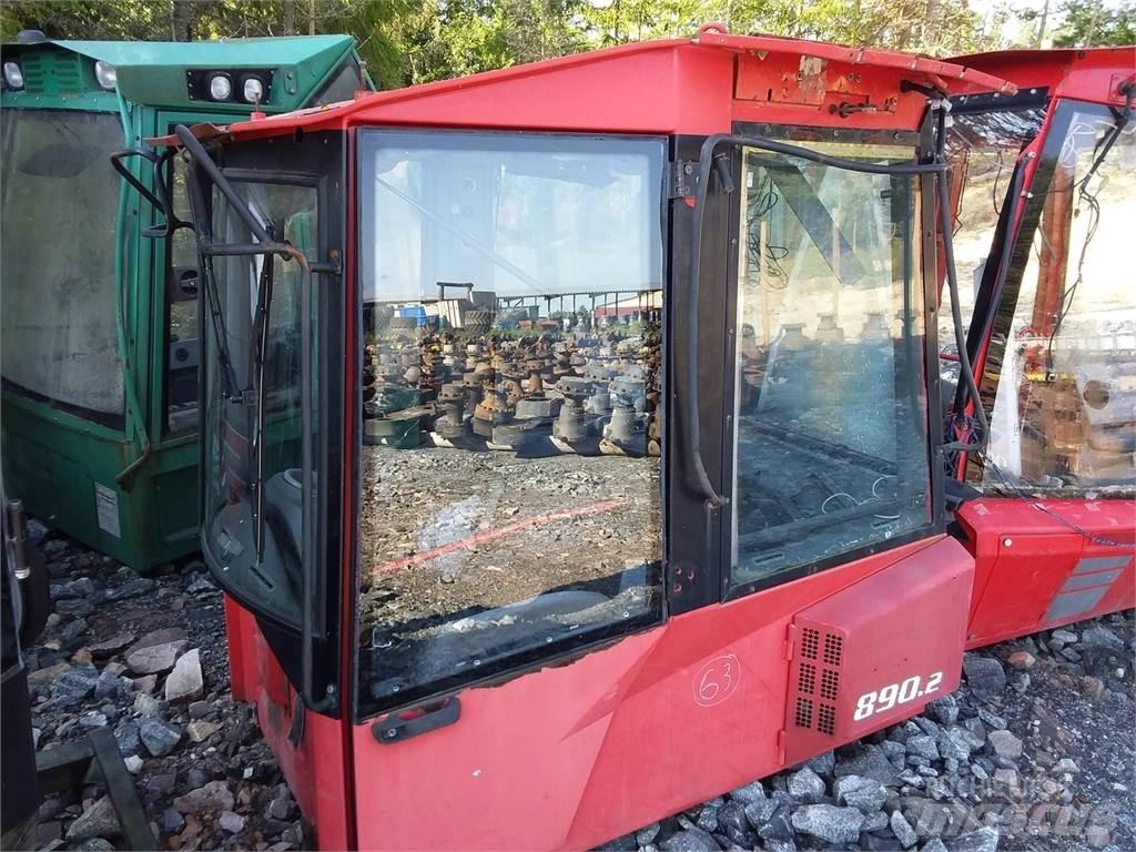 Valmet 890.2 Kabinos ir salonai