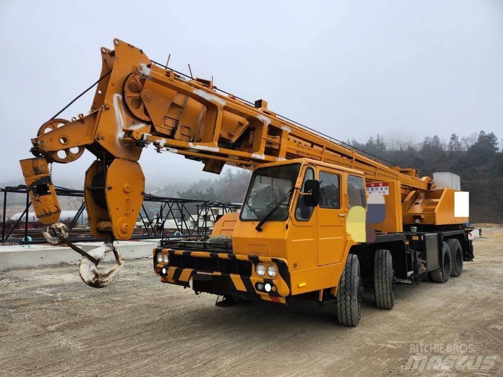 Hyundai HC 50 Visureigiai kranai