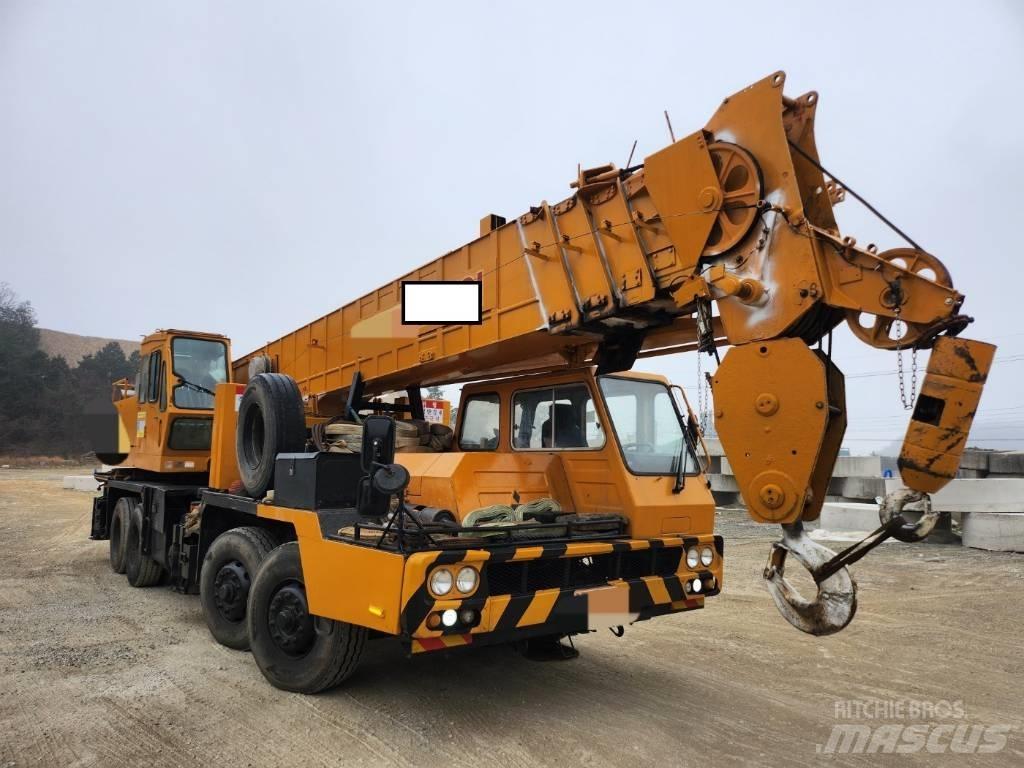 Hyundai HC 50 Visureigiai kranai