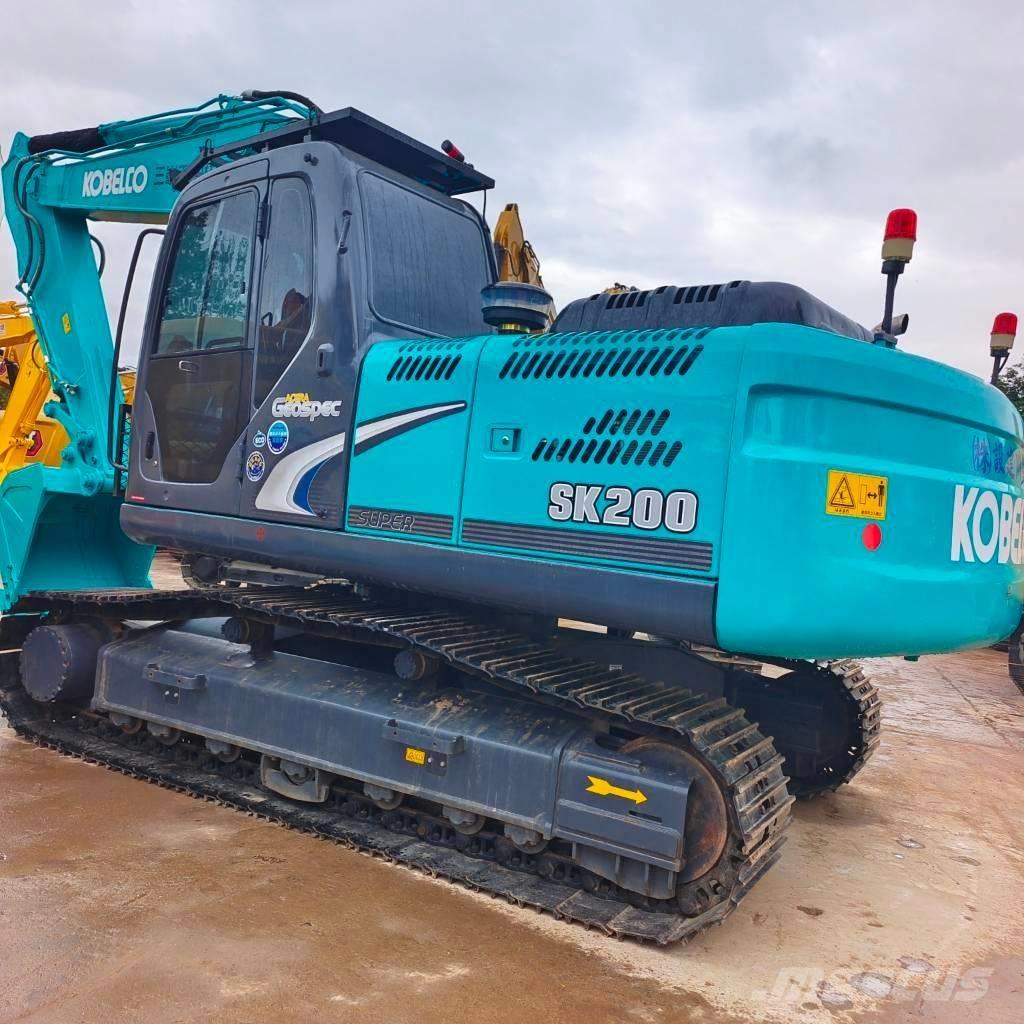 Kobelco SK 200 Vikšriniai ekskavatoriai