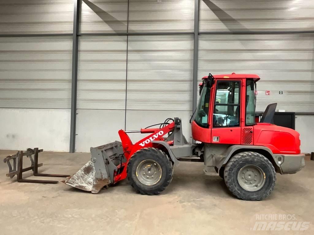 Volvo L 30 G Naudoti ratiniai krautuvai