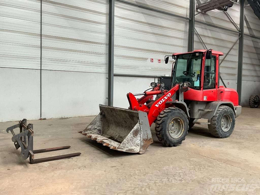 Volvo L 30 G Naudoti ratiniai krautuvai