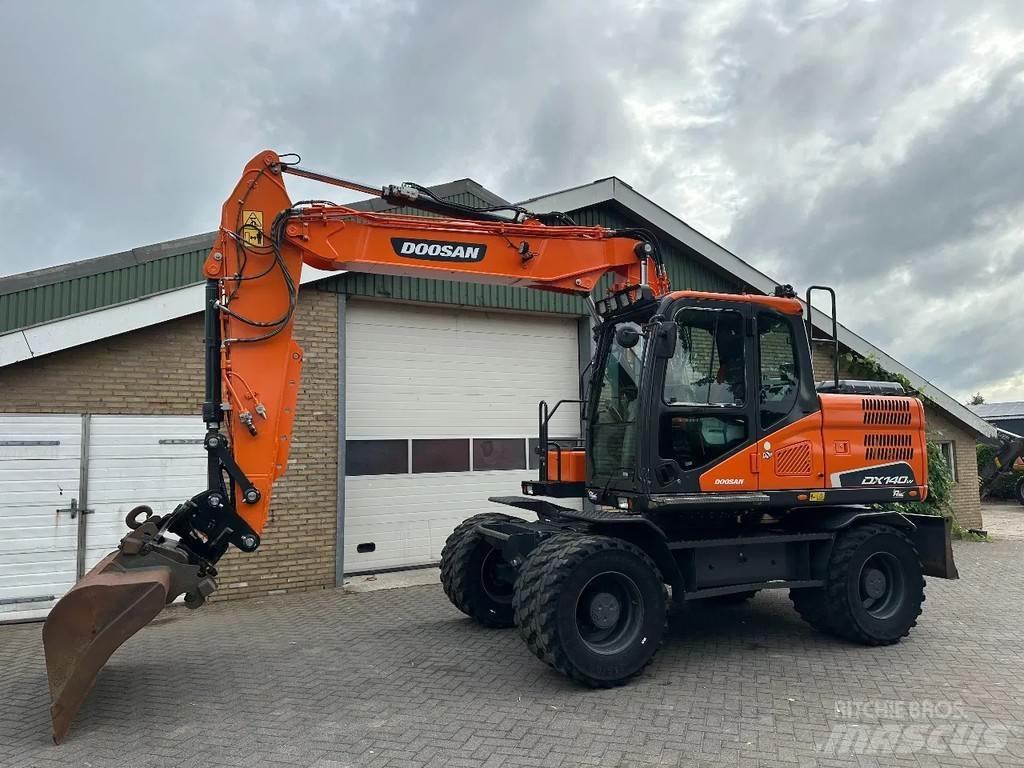 Doosan DX140W-5 Ratiniai ekskavatoriai