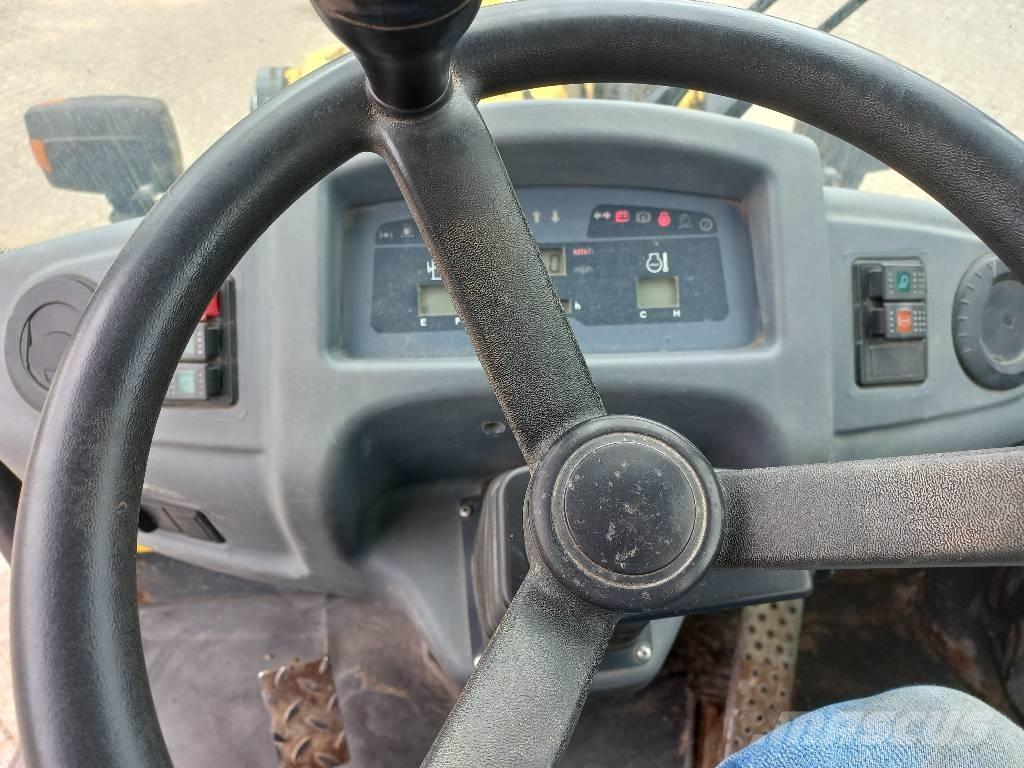 Komatsu WA 80-6 Naudoti ratiniai krautuvai