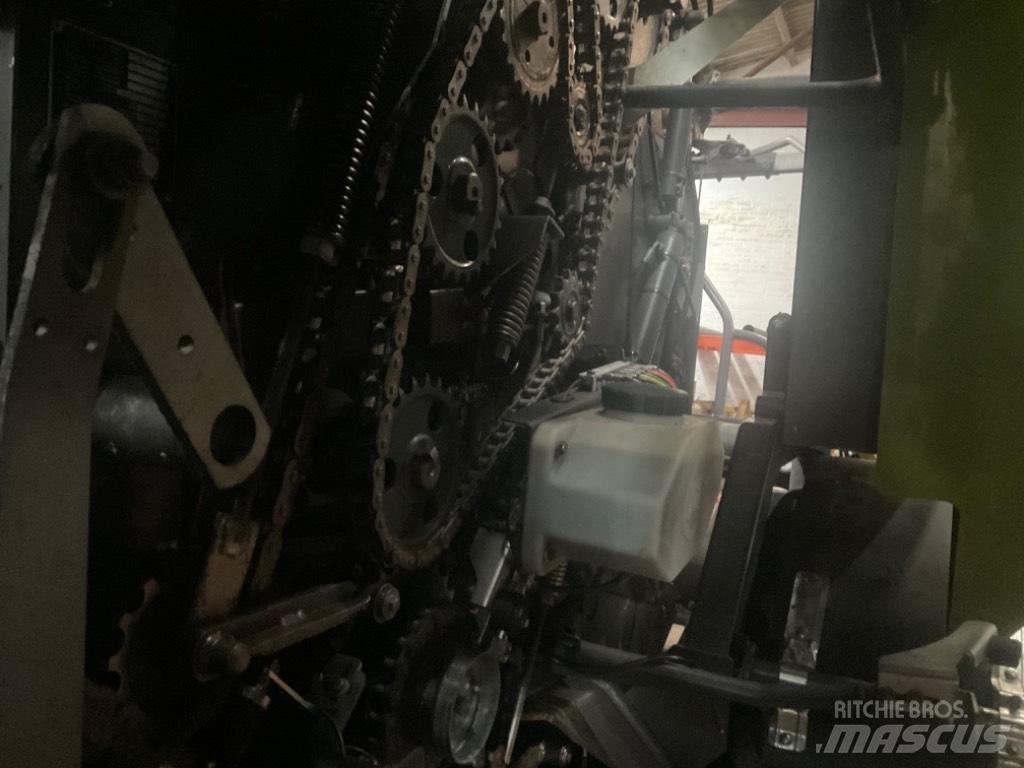 CLAAS Uniwrap 455 Ritinių presai