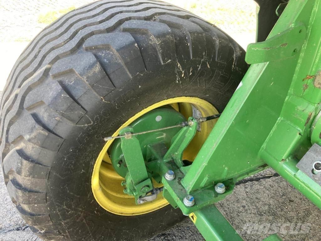 John Deere V461M Ritinių presai