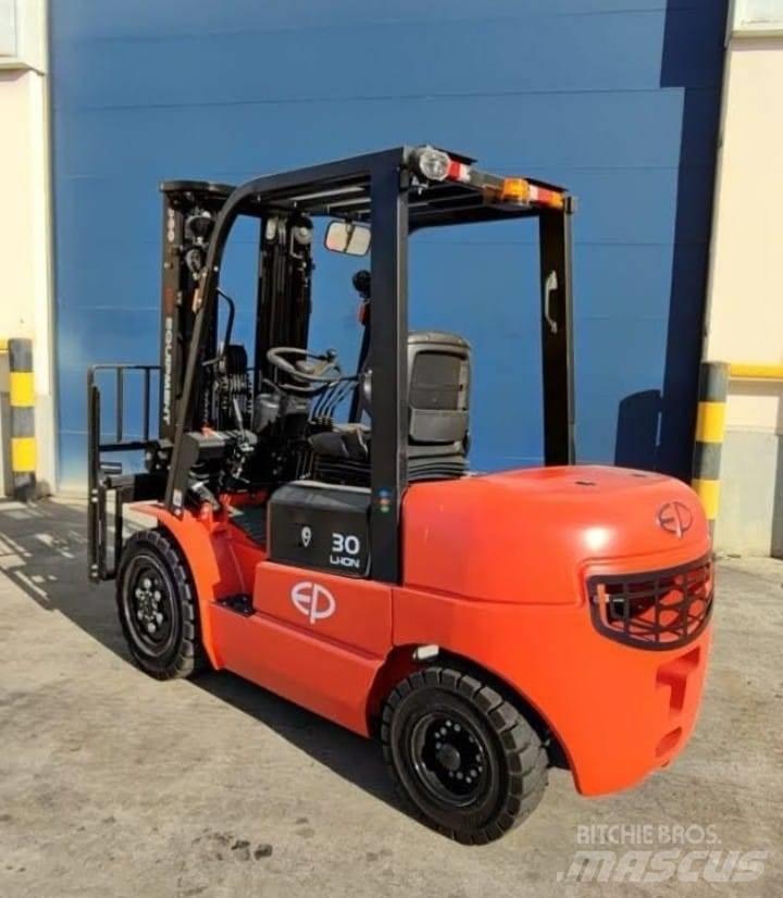 EP EQUIPMENT EFL302 Elektriniai šakiniai krautuvai