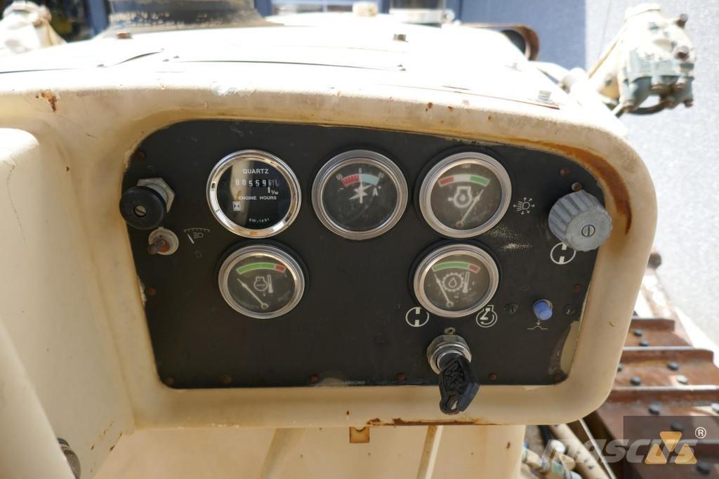 CAT D7G Ex-army Vikšriniai buldozeriai