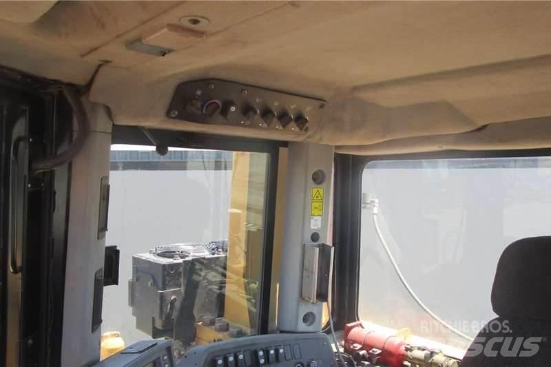 CAT D9T Vikšriniai buldozeriai