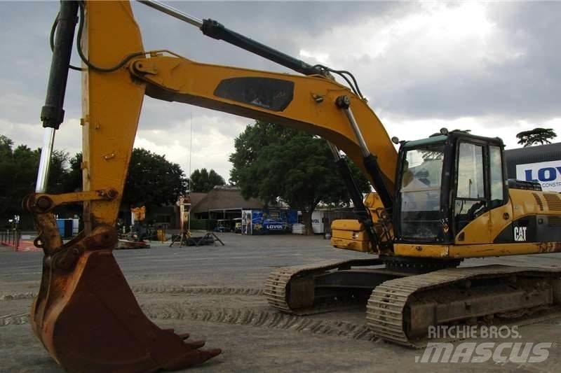 CAT 324D Mini ekskavatoriai < 7 t