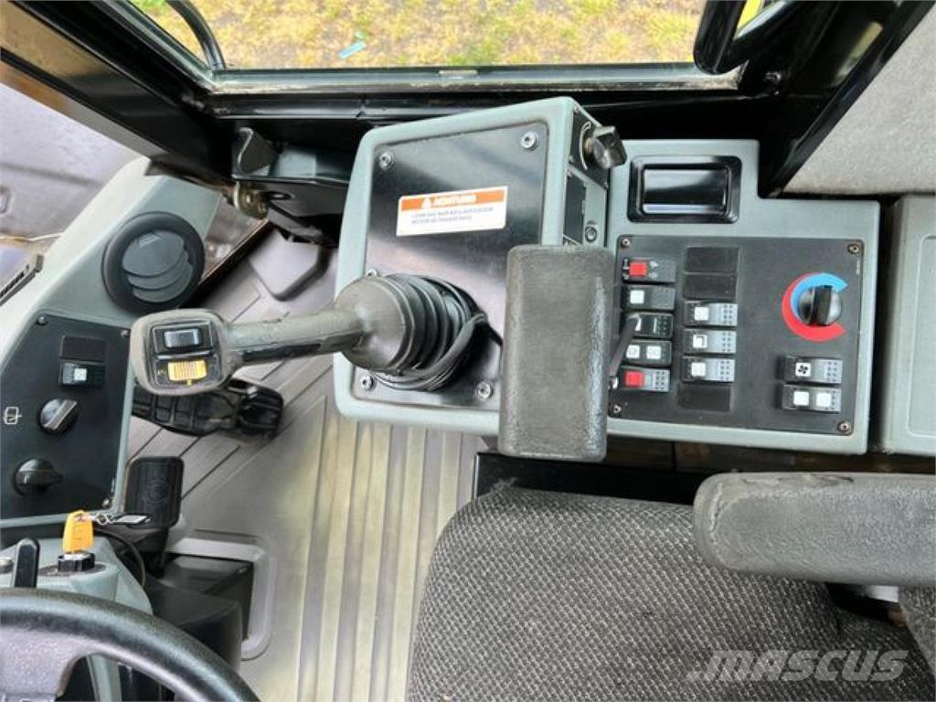 CAT 930H Naudoti ratiniai krautuvai