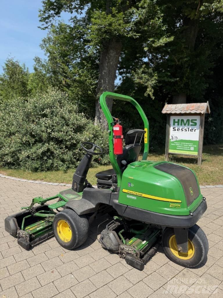 John Deere 2500 E Golfo laukų šienapjovės