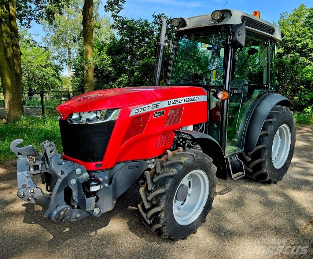Massey Ferguson 3707 Traktoriai