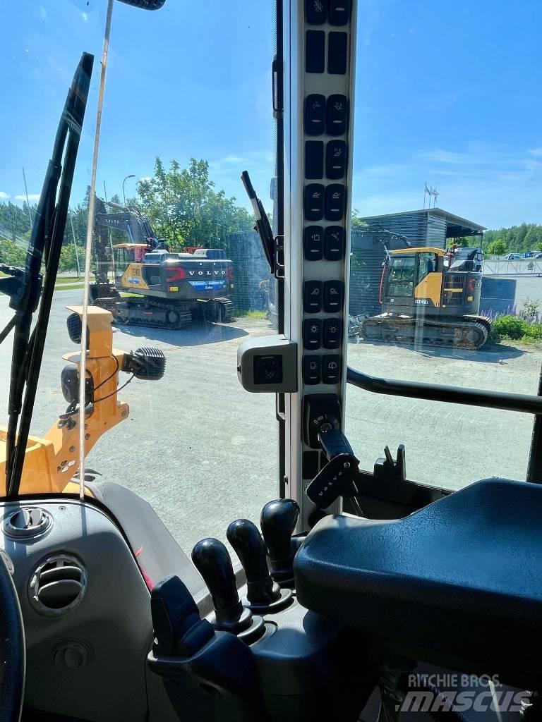 Volvo L 120 H Naudoti ratiniai krautuvai