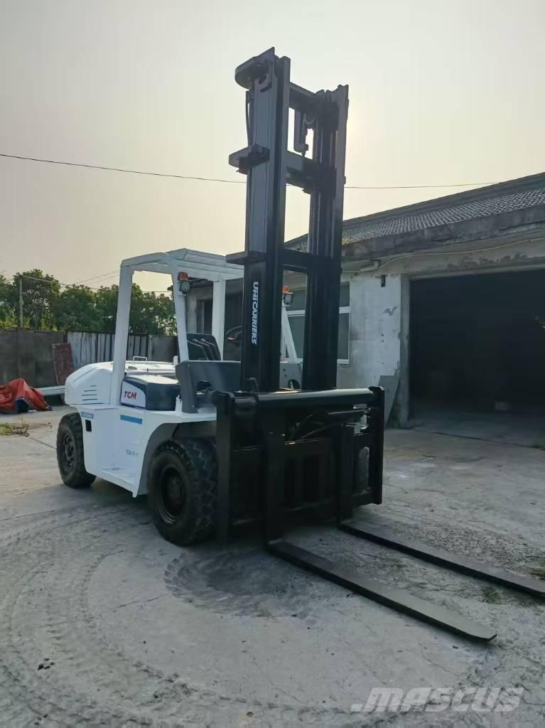 TCM FD 70 Z8 Sunkvežimiai su dengtu kėbulu