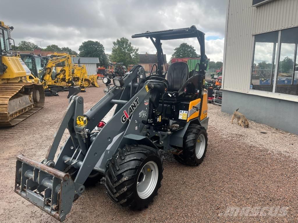 GiANT G 2300 HD Daugiafunkciniai pakrovėjai