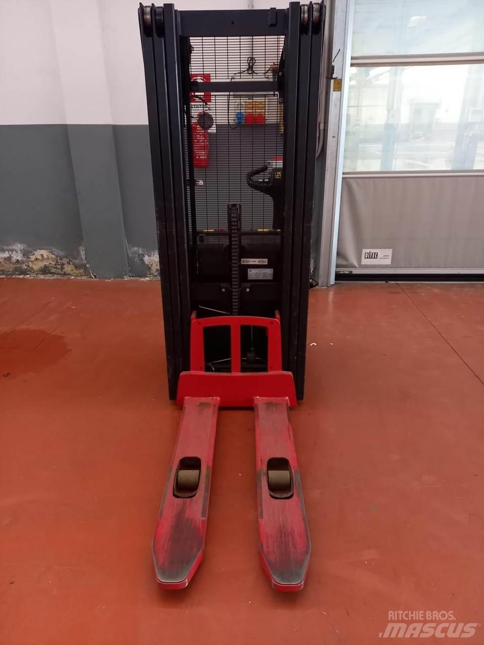 Hyster S1.2 Rankiniai vėžimėliai