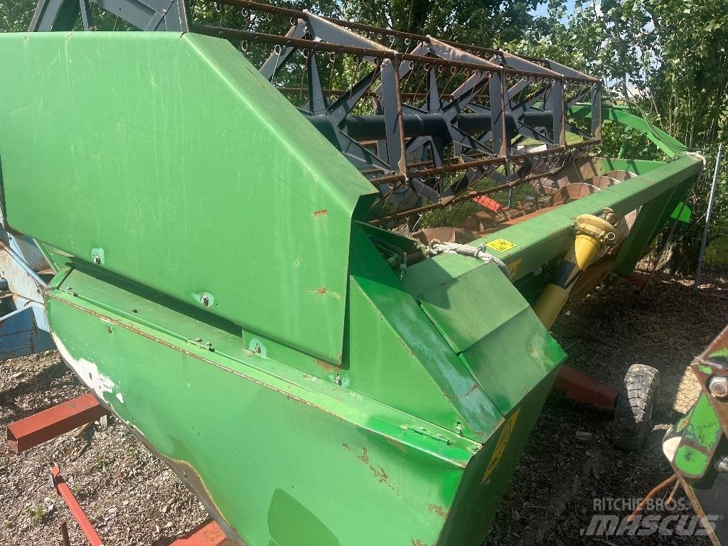 John Deere 2058 Derliaus nuėmimo kombainai