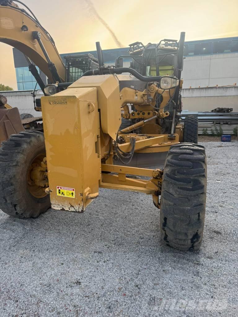 CAT 140 M Greideriai