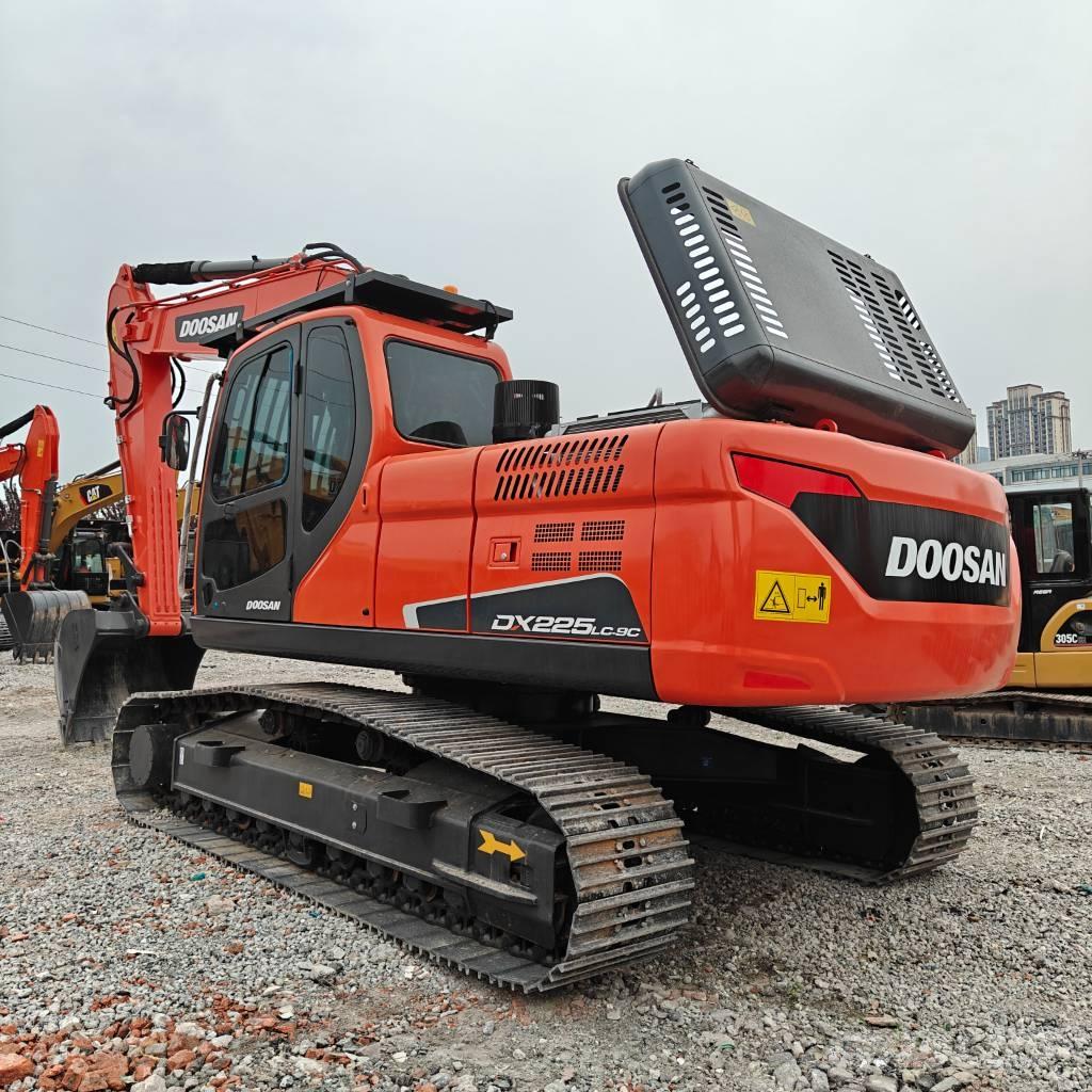 Doosan DX 225 LCA Vikšriniai ekskavatoriai