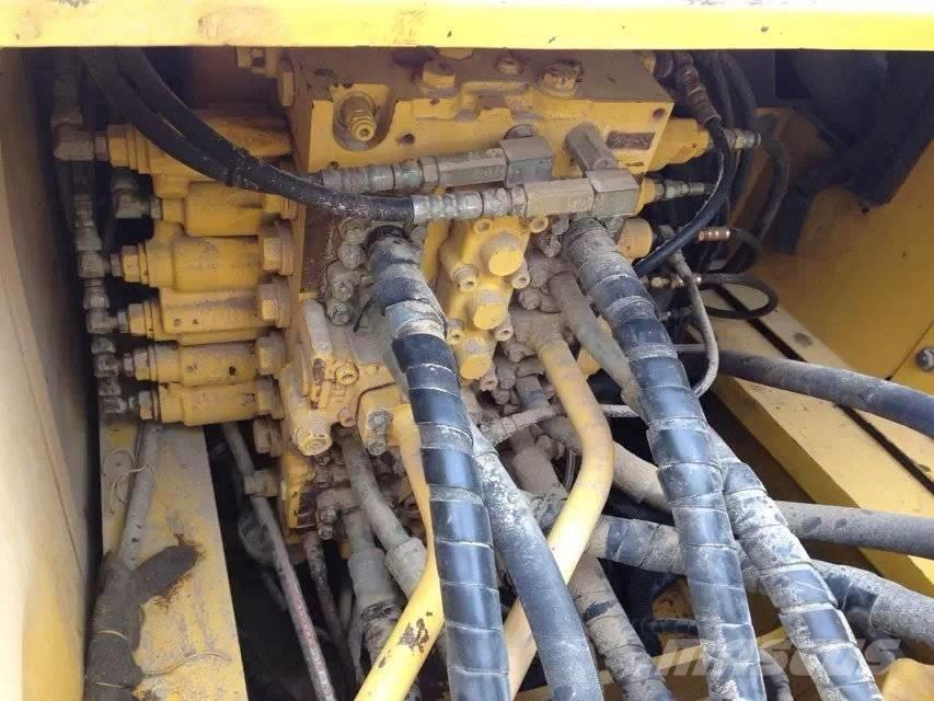 Komatsu pc220-7 Vikšriniai ekskavatoriai