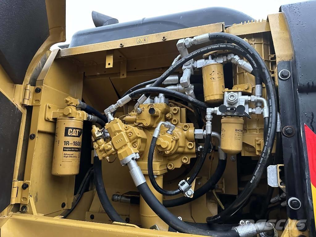 CAT 330D2 Vikšriniai ekskavatoriai