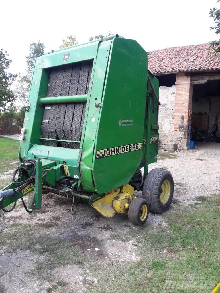 John Deere 590 Ritinių presai