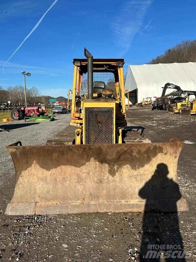 CAT D5C Vikšriniai buldozeriai