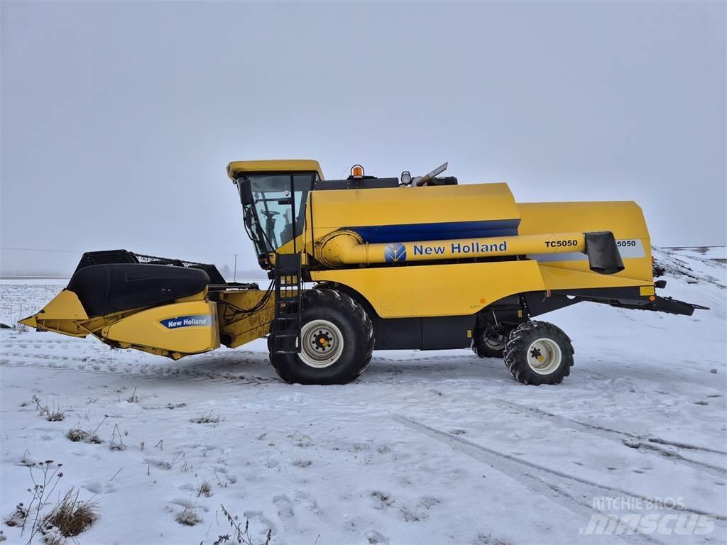 New Holland TC5050 Derliaus nuėmimo kombainai