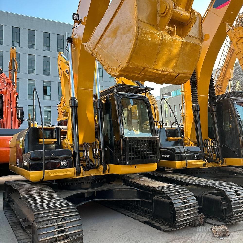 CAT 323 D Vikšriniai ekskavatoriai