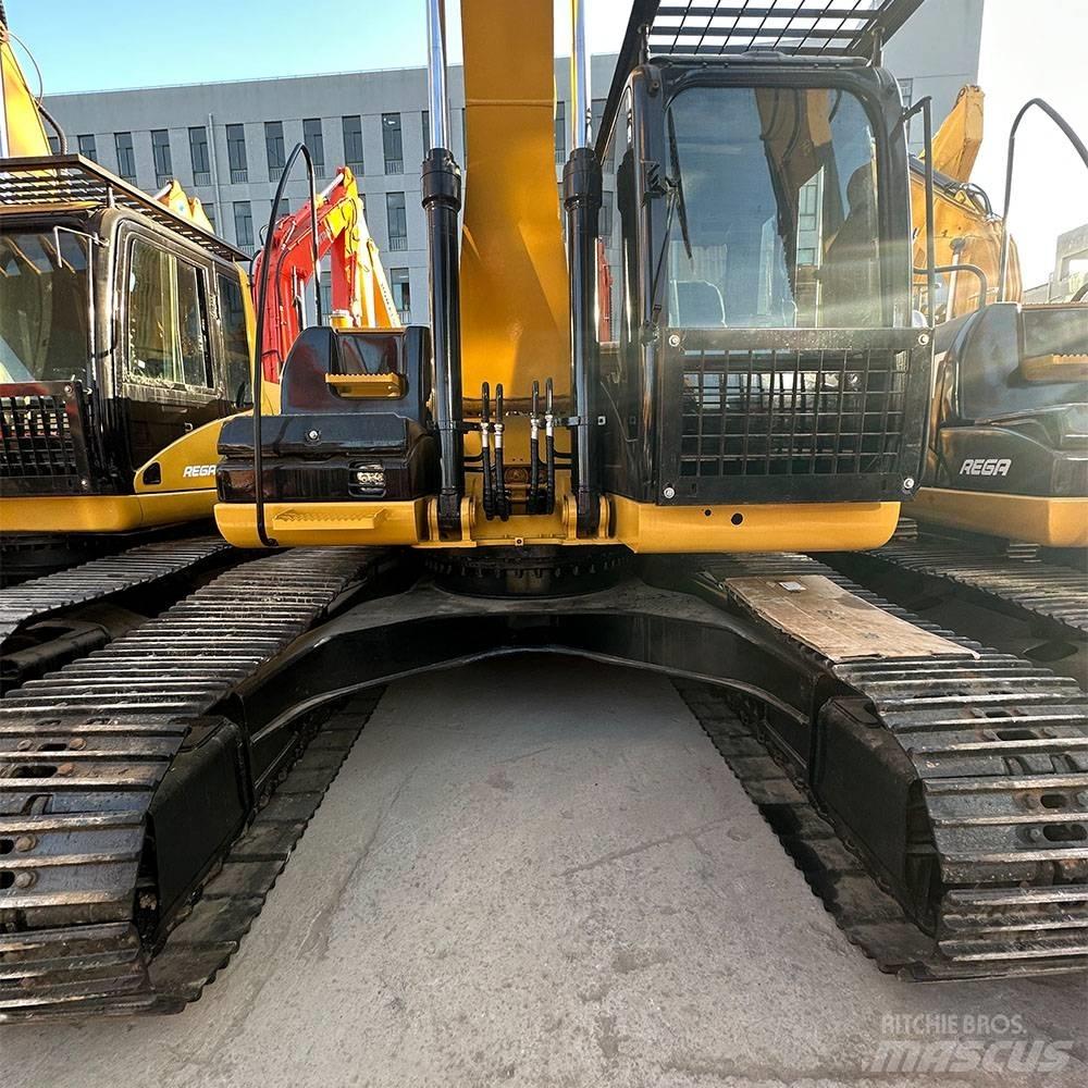 CAT 323 D Vikšriniai ekskavatoriai