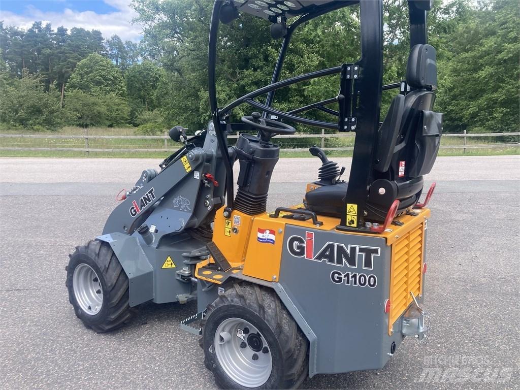 GiANT G1100 Daugiafunkciniai pakrovėjai