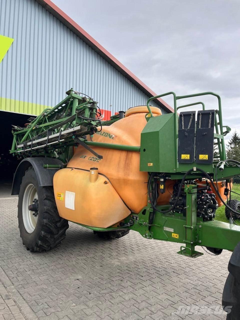 Amazone UX 4200 Prikabinami purkštuvai