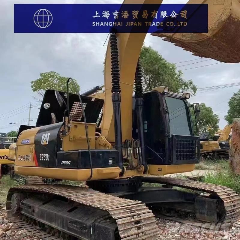CAT 323 D Vikšriniai ekskavatoriai